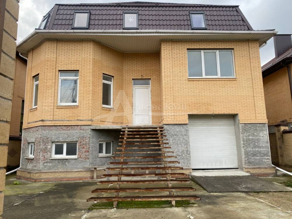 Ставропольский край, Пятигорск, Интернациональная ул.; Дом 390м² на участке 6 сот. 2 эт.