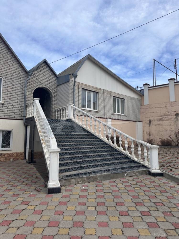 Ставропольский край, Кисловодск, Кисловодская ул.; Дом 272м² на участке 5 сот. 3 эт.