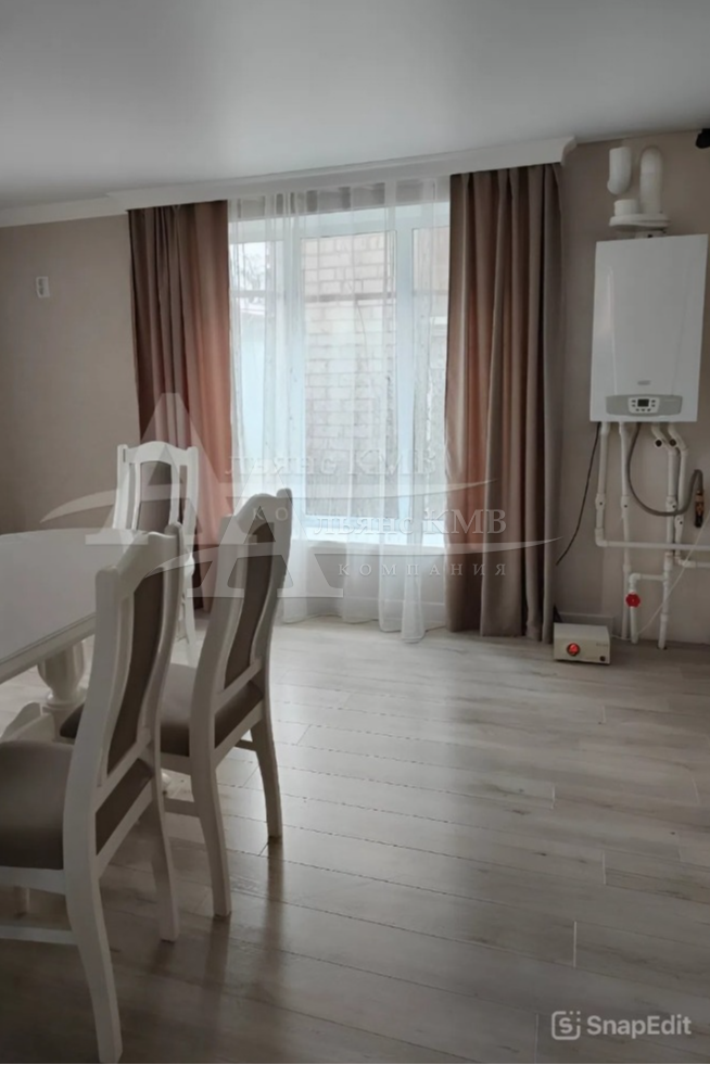 Ставропольский край, Георгиевск, Комарова ул.; Дом 205м² на участке 5 сот. 2/2 эт.