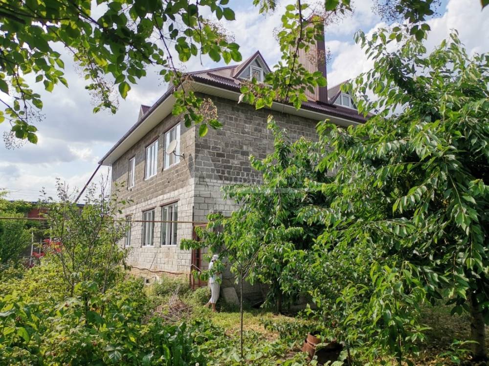 Ставропольский край, Пятигорск, Ольгинская ул.; Дом 426м² на участке 8 сот. 2/2 эт.