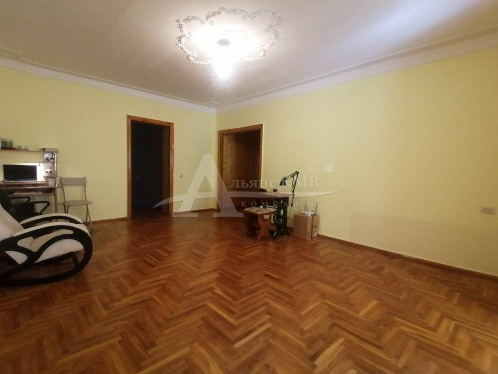 Ставропольский край, Кисловодск, Набережная ул.; Квартира 98,90м² 1/5 эт.