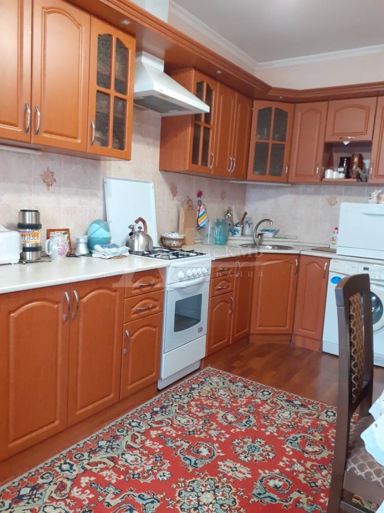 Ставропольский край, Кисловодск, Школьный пер.; Квартира 80м² 6/6 эт.