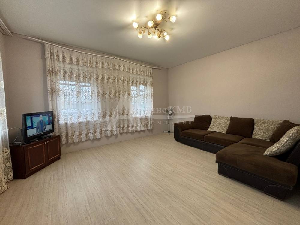 Ставропольский край, Зеленокумск, Ленинградская ул.; Дом 77,60м² на участке 22 сот. 1/1 эт.