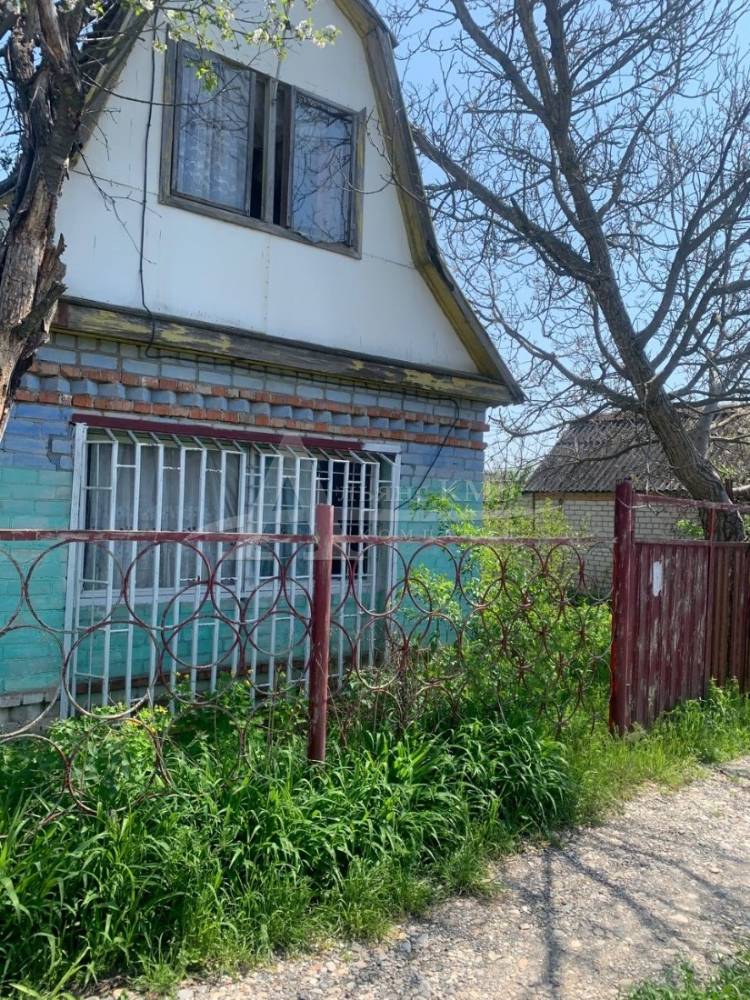 Ставропольский край, Георгиевск, снт Колос; Дача 50м² на участке 5,50 сот. 1/2 эт.