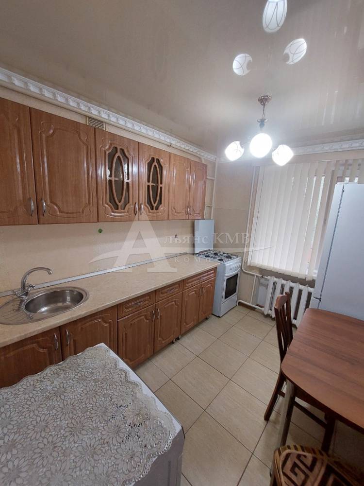 Ставропольский край, Георгиевск, Тронина ул.; Квартира 50м² 2/9 эт.