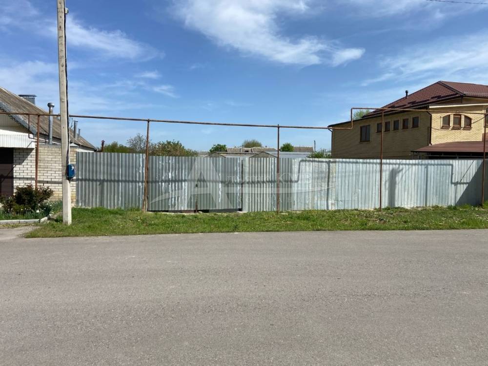 Ставропольский край, Зеленокумск, Новая ул.; Участок на участке 8 сот.