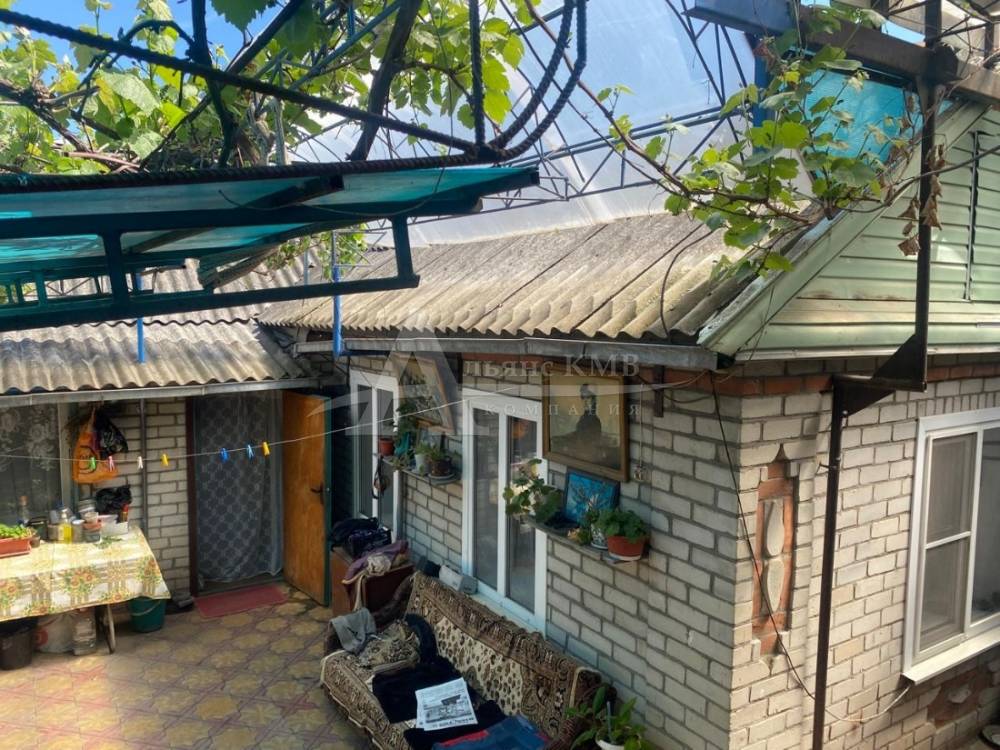 Ставропольский край, Георгиевск, Спортивная ул.; Дом 200м² на участке 6 сот. 2/2 эт.