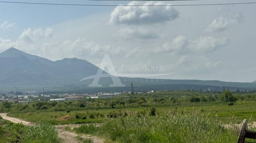 Ставропольский край, Иноземцево п., Малая Садовая ул.; Участок на участке 6 сот.