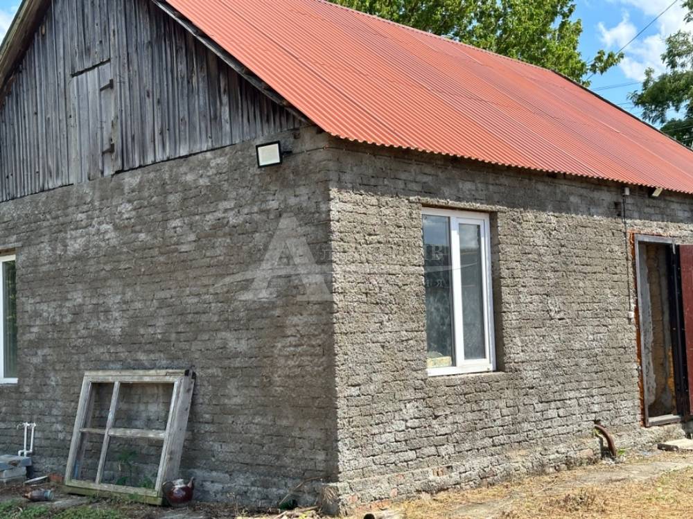 Ставропольский край, Георгиевск, Красная ул.; Дом 50м² на участке 13 сот. 1/1 эт.
