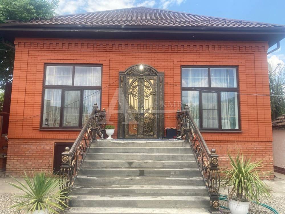 Ставропольский край, Георгиевск, Ермолова ул.; Дом 150м² на участке 6 сот. 1/1 эт.