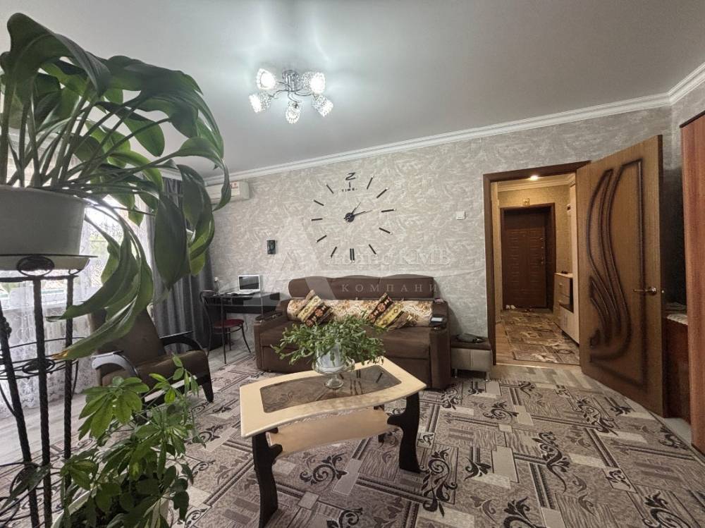 Ставропольский край, Зеленокумск, Почтовая ул.; Квартира 48,90м² 2/2 эт.