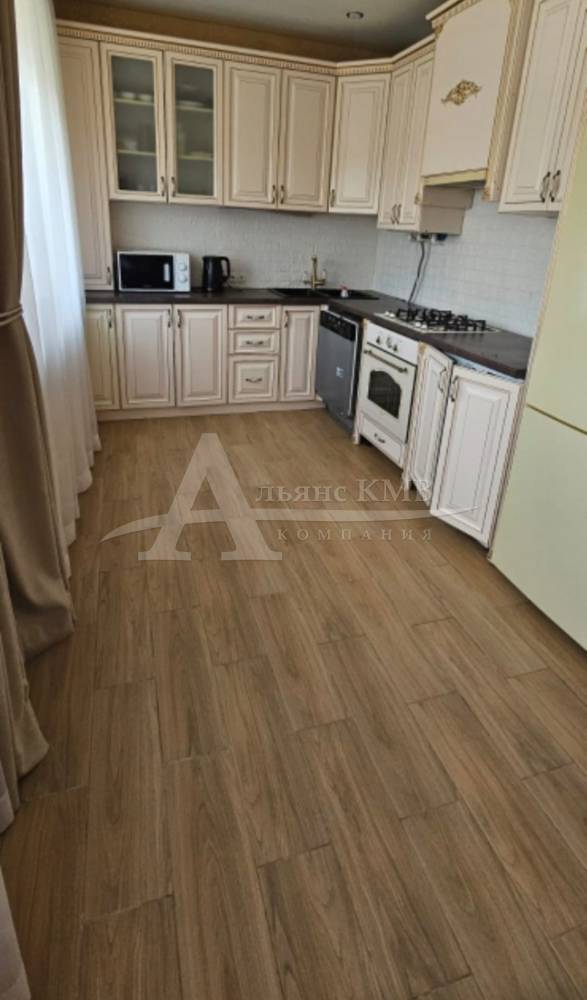 Ставропольский край, Минеральные Воды, Дружбы ул.; Квартира 109м² 5/9 эт.