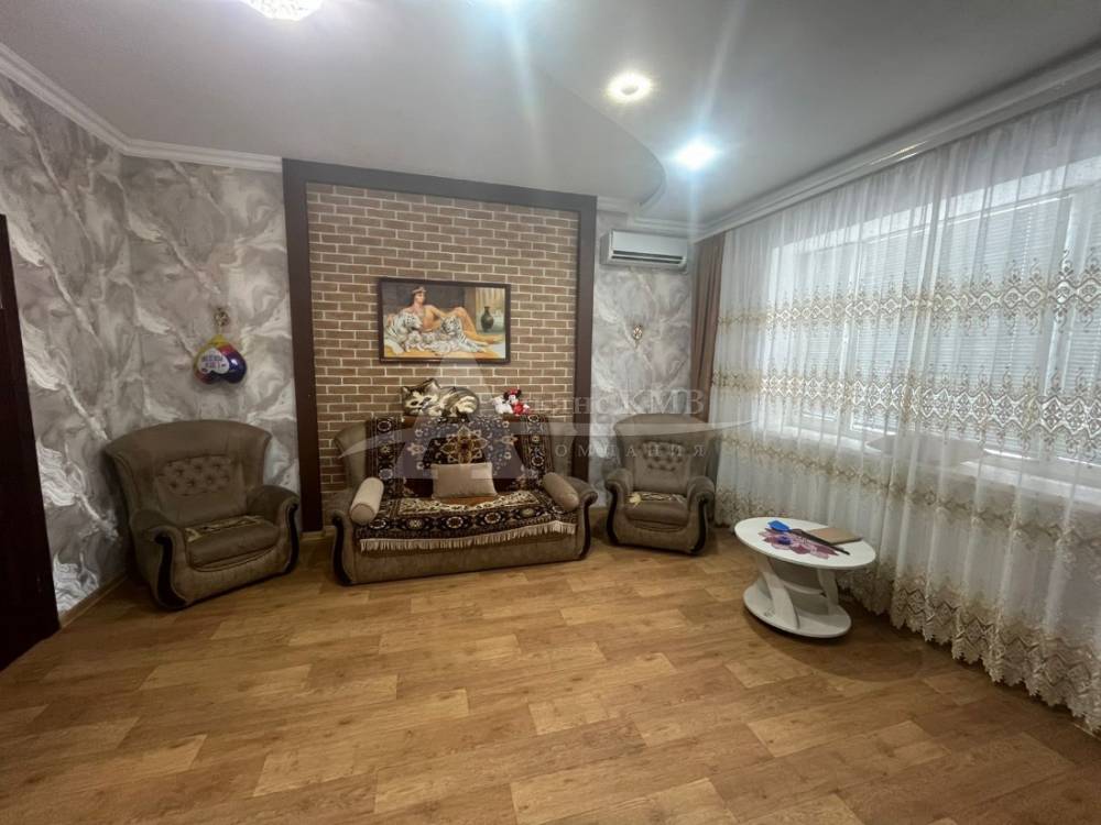 Ставропольский край, Зеленокумск, Короткий пер.; Дом 160м² на участке 6 сот. 2 эт.
