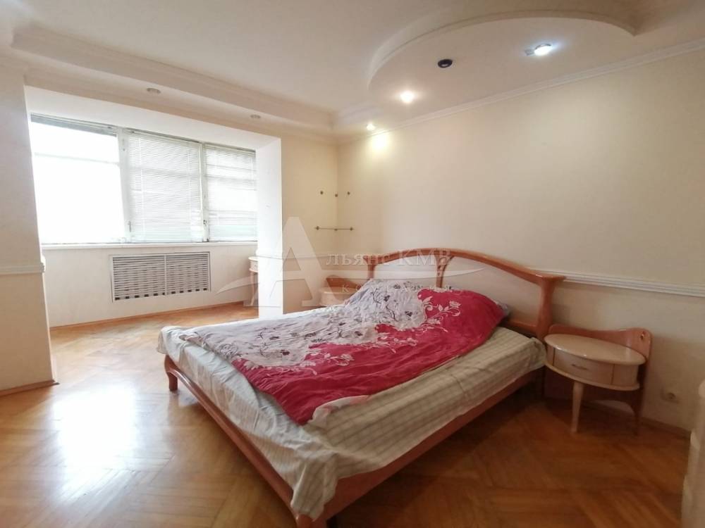 Ставропольский край, Кисловодск, Украинская ул.; Квартира 80м² 3/6 эт.