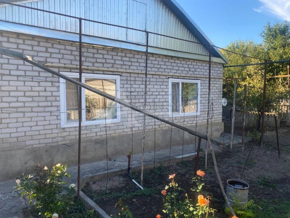 Ставропольский край, Зеленокумск, Маяковского ул.; Дом 67,90м² на участке 9,60 сот. 1 эт.