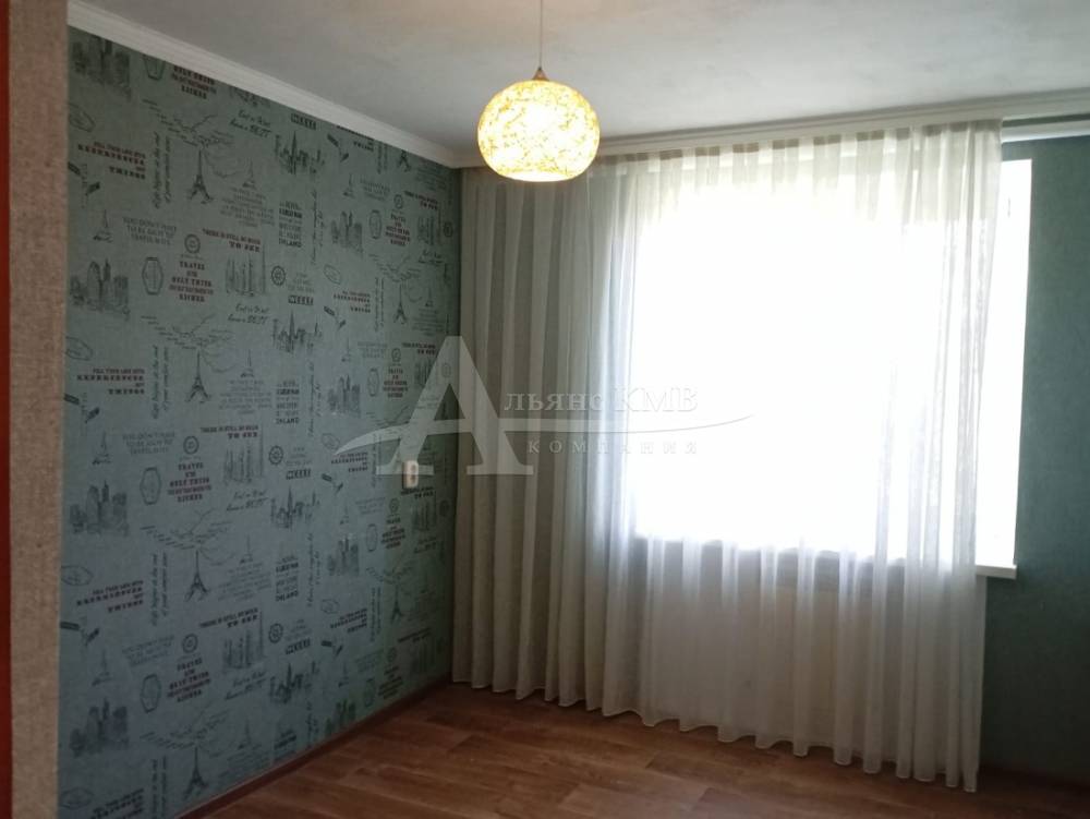 Ставропольский край, Зеленокумск, Ессентукская ул.; Квартира 64м² 2/2 эт.