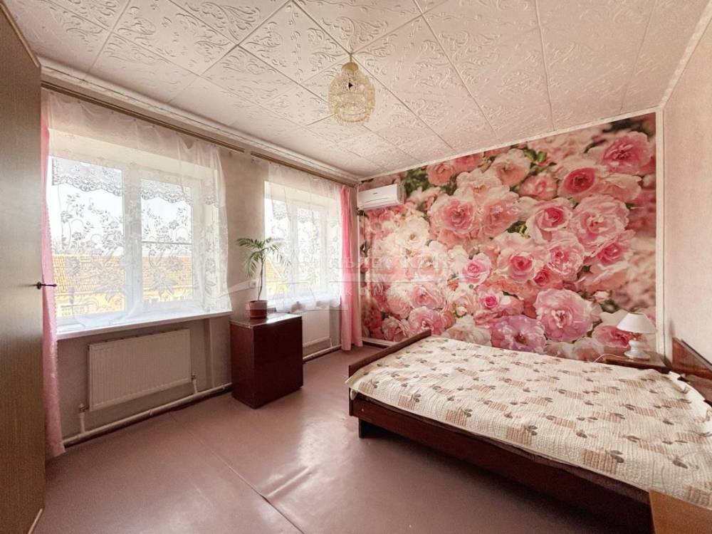 Ставропольский край, Новопавловск, Мира ул.; Дом 98м² на участке 3,66 сот. 1/2 эт.