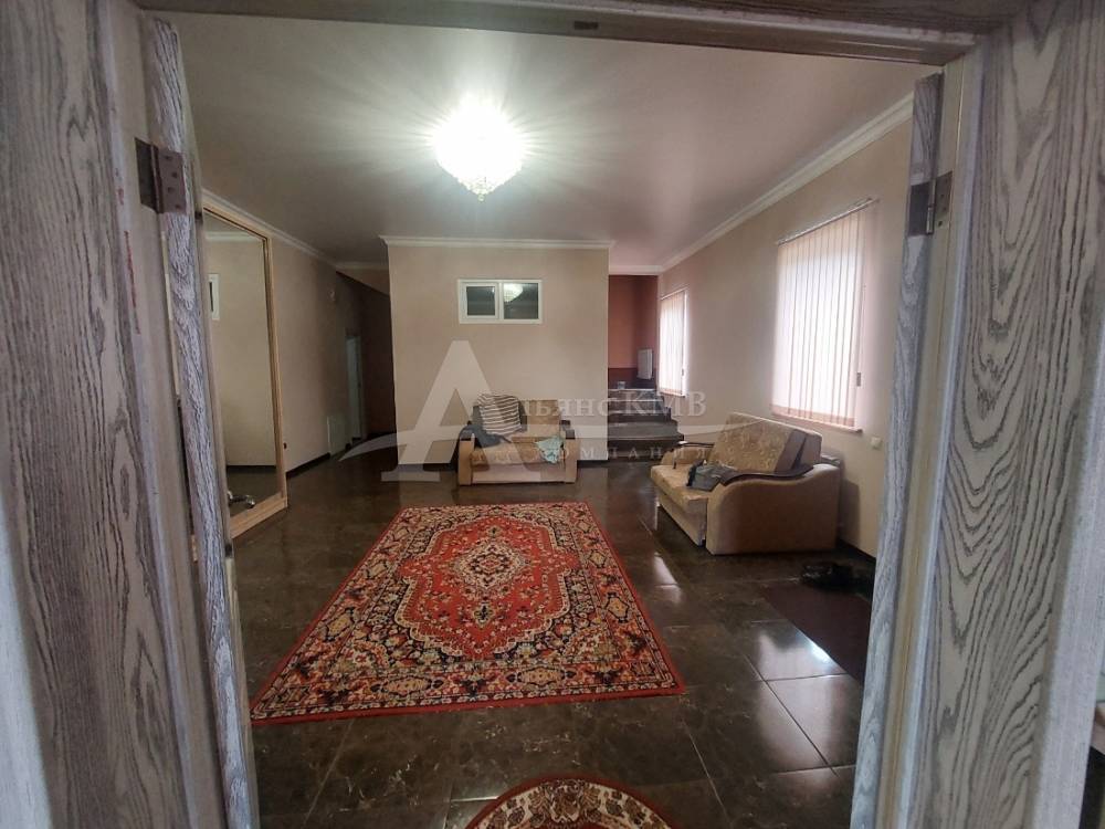 Ставропольский край, Кисловодск, Кутузова ул.; Дом 328м² на участке 4,50 сот. 3/3 эт.