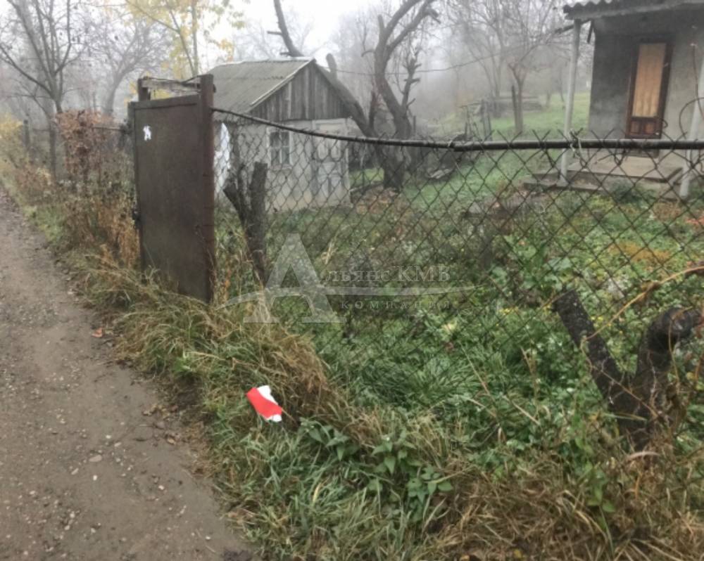 Ставропольский край, Пятигорск, Земляничная ул.; Участок на участке 9,80 сот.