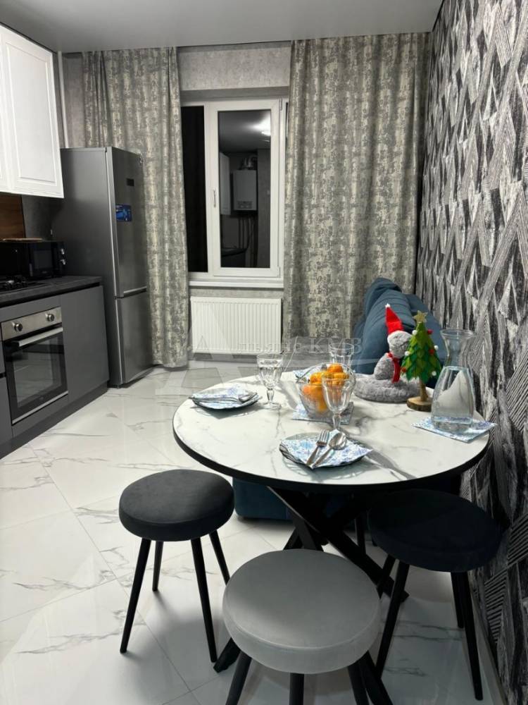 Ставропольский край, Кисловодск, Замковая ул.; Квартира 50м² 2/4 эт.