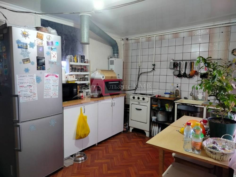 c125d951-8c03-4346-8f49-1e2a470d3ca0