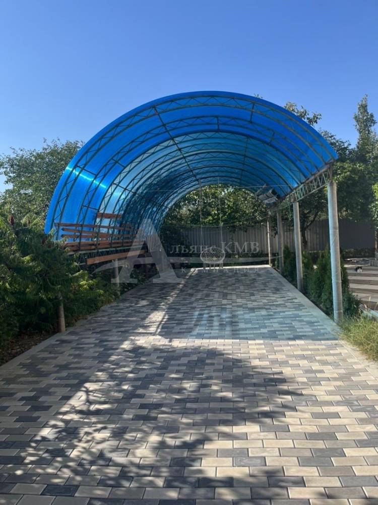 Ставропольский край, Зеленокумск, Восточная ул.; Дом 132м² на участке 6 сот. 2 эт.