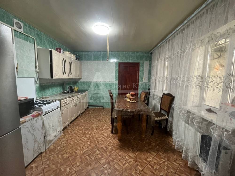 Ставропольский край, Зеленокумск, Семенова ул.; Дом 130м² на участке 18 сот. 1 эт.