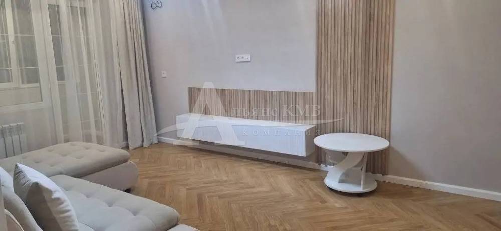 photo_5368415327517085841_y