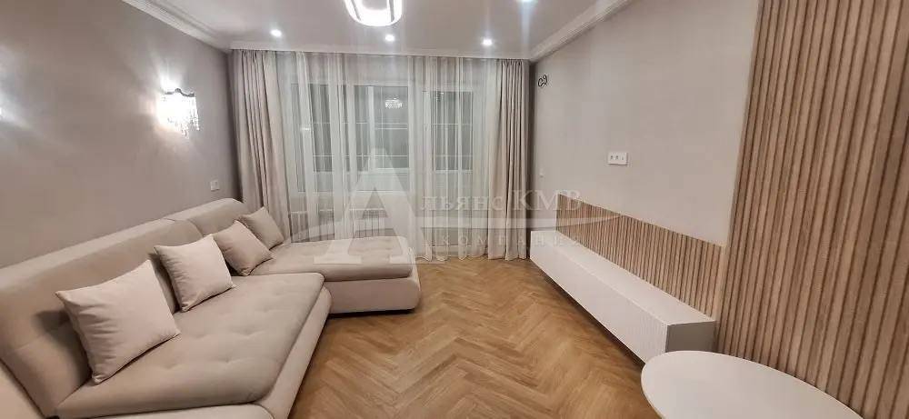 photo_5368415327517085839_y