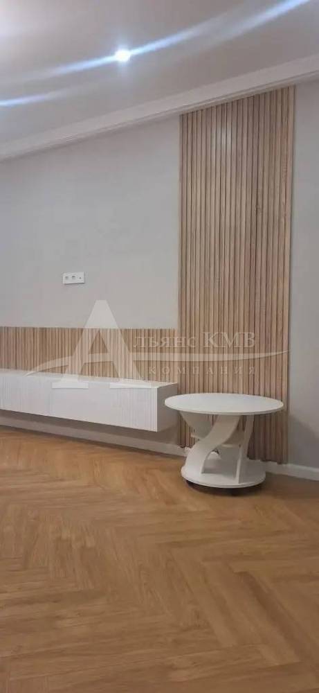 photo_5368415327517085837_y