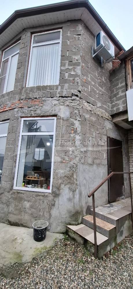 Ставропольский край, Минеральные Воды, Октябрьская ул.; Дом 286м² на участке 3,70 сот. 2/2 эт.