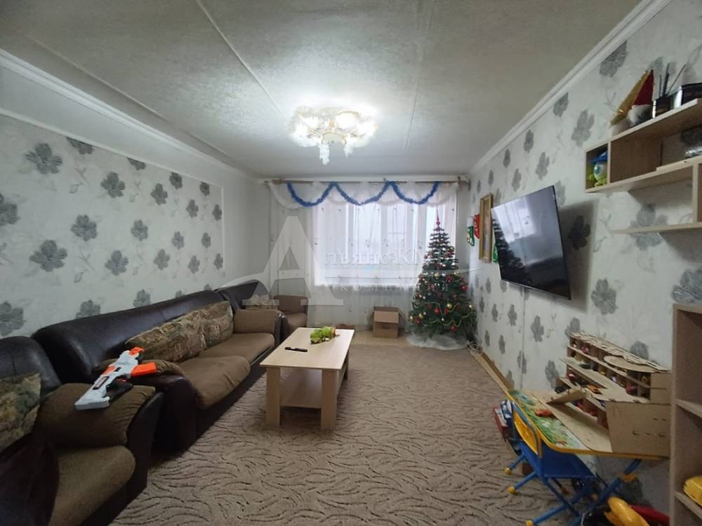 Ставропольский край, Зеленокумск, Горького ул.; Квартира 63м² 2/5 эт.