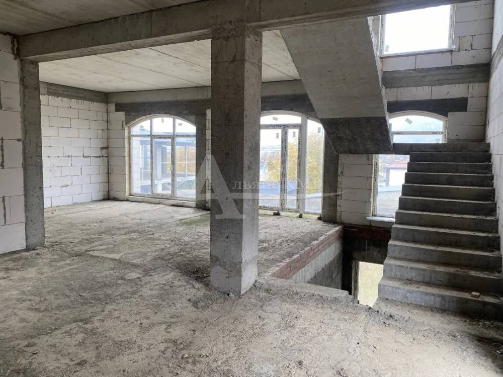 Ставропольский край, Ессентуки, Пятигорская ул.; Дом 420м² на участке 10 сот. 3 эт.