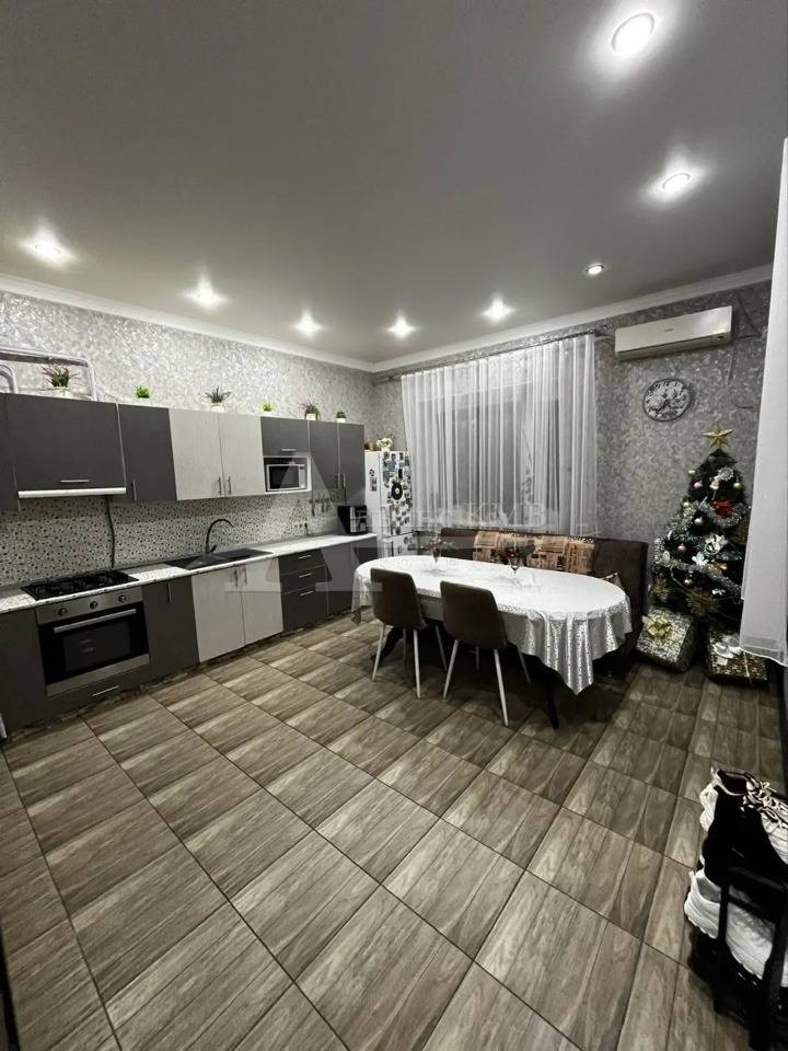 Ставропольский край, Зеленокумск, Крайнева ул.; Дом 127м² на участке 10 сот. 1 эт.