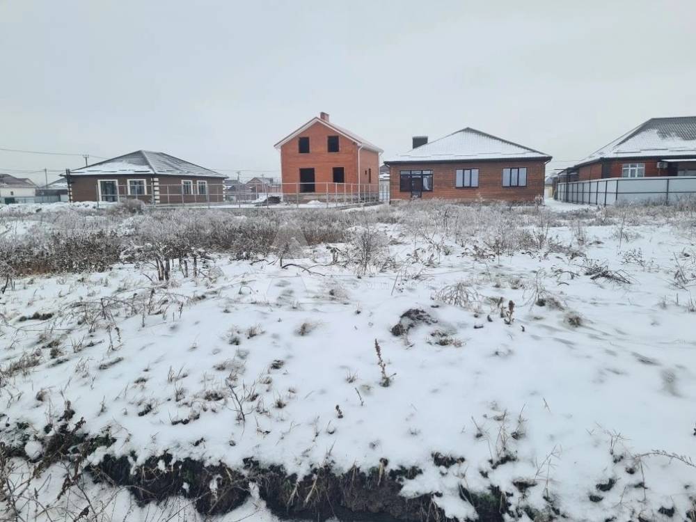 Ставропольский край, Георгиевск, Лазурная ул.; Участок на участке 6 сот.