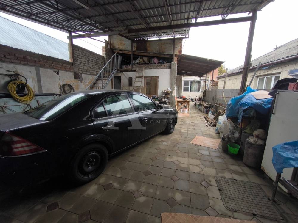 Ставропольский край, Кисловодск, Прямая ул.; Дом 132,60м² на участке 2 сот. 1/2 эт.