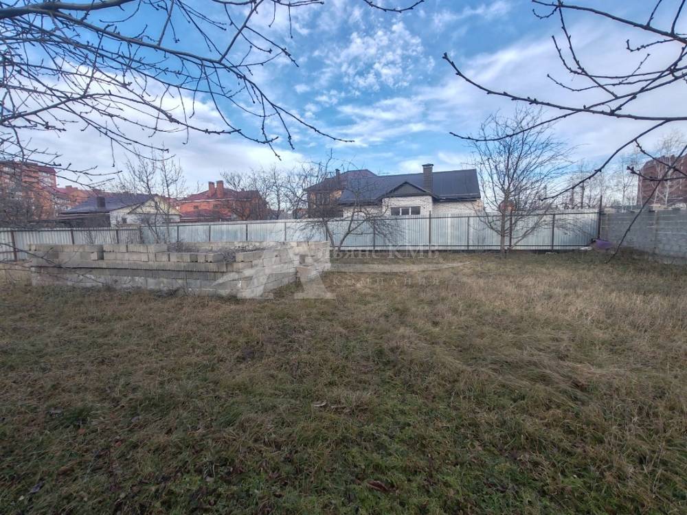 Ставропольский край, Ессентуки, Добрая ул.; Участок на участке 6 сот.