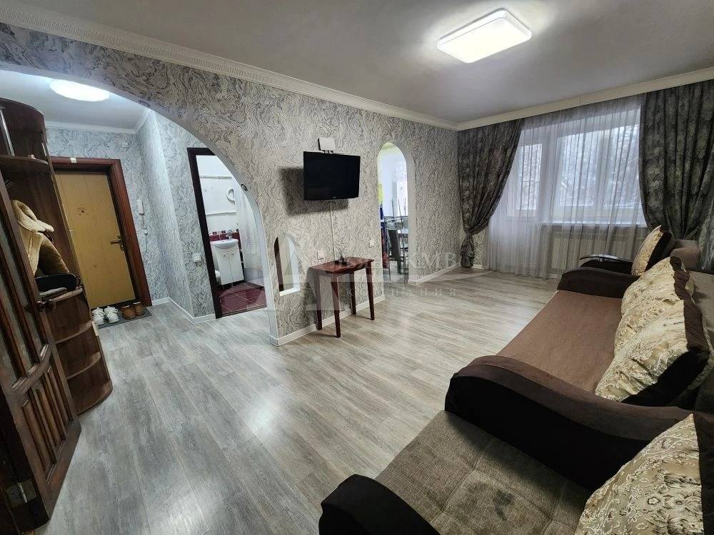 Ставропольский край, Георгиевск, Калинина ул.; Квартира 43м² 2/4 эт.