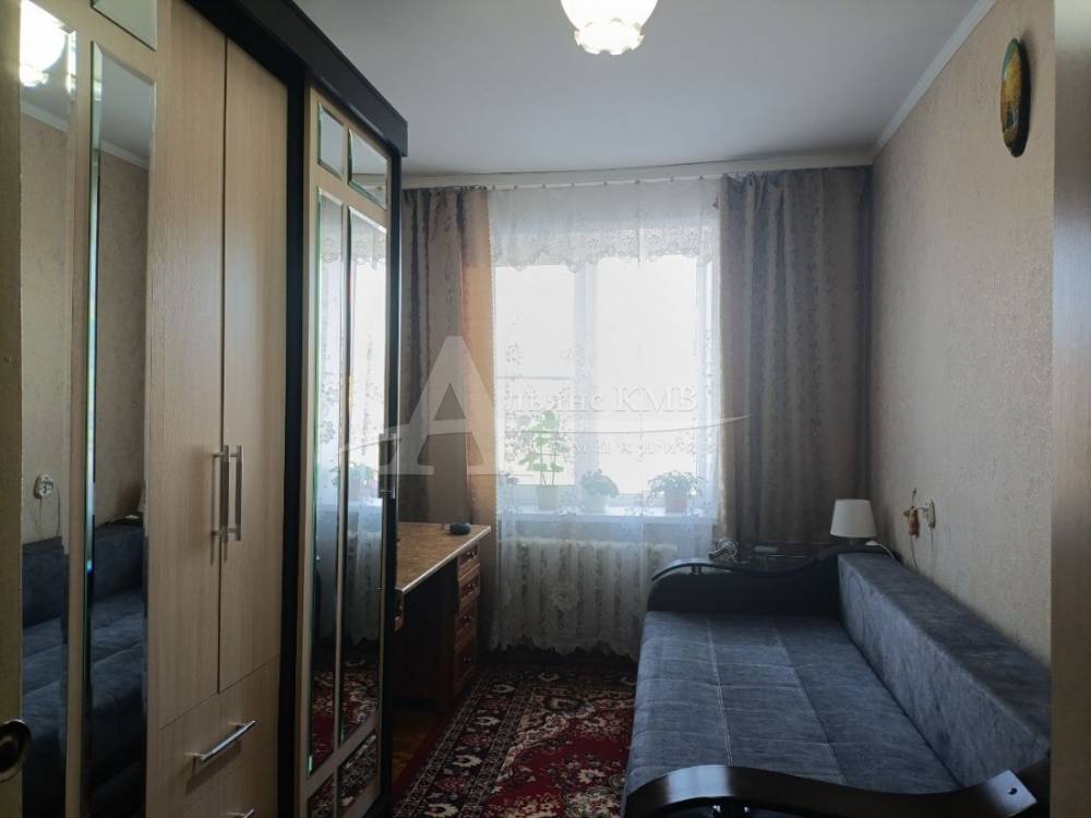 photo_5467641248286970221_y