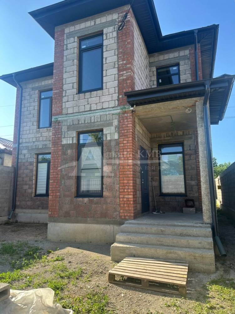 Ставропольский край, Иноземцево п., Антоненко ул.; Дом 186м² на участке 3 сот. 2 эт.