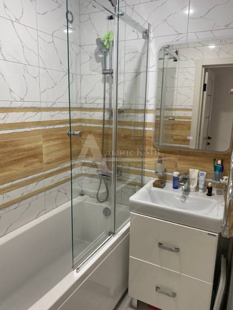 0464b40e-b0e7-41f6-80fc-bdf9540b1e8c