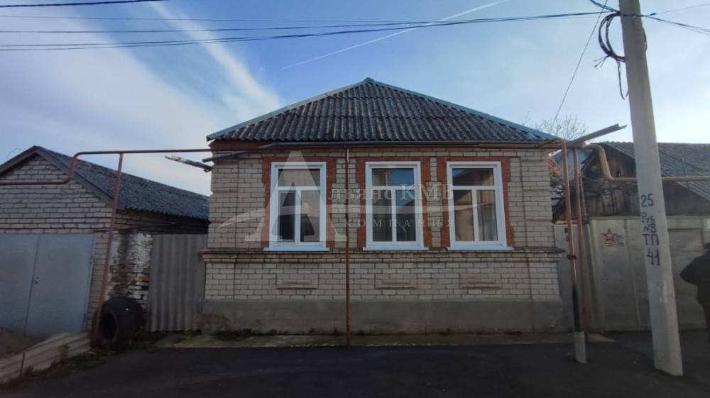 Ставропольский край, Георгиевск, Интернациональный пер.; Дом 120м² на участке 6 сот. 2/2 эт.