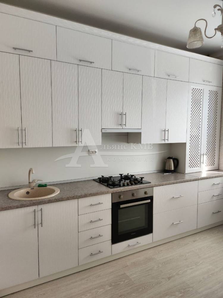 photo_5289763068894189532_y