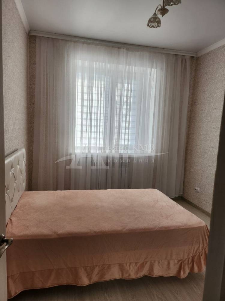 photo_5289763068894189530_y