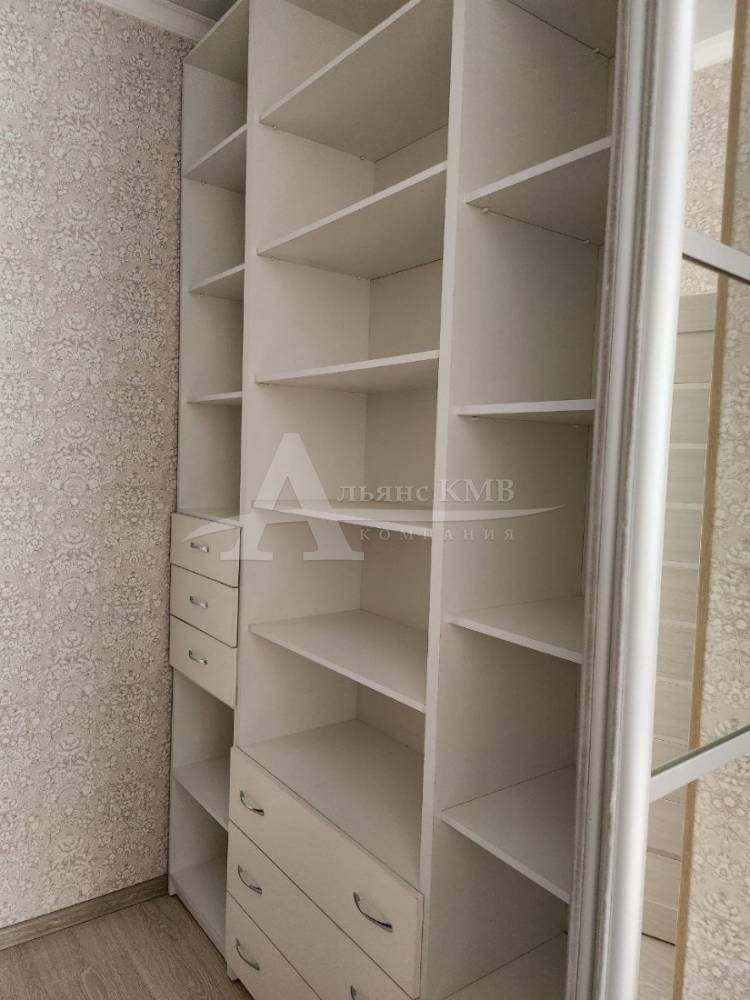 photo_5289763068894189523_y