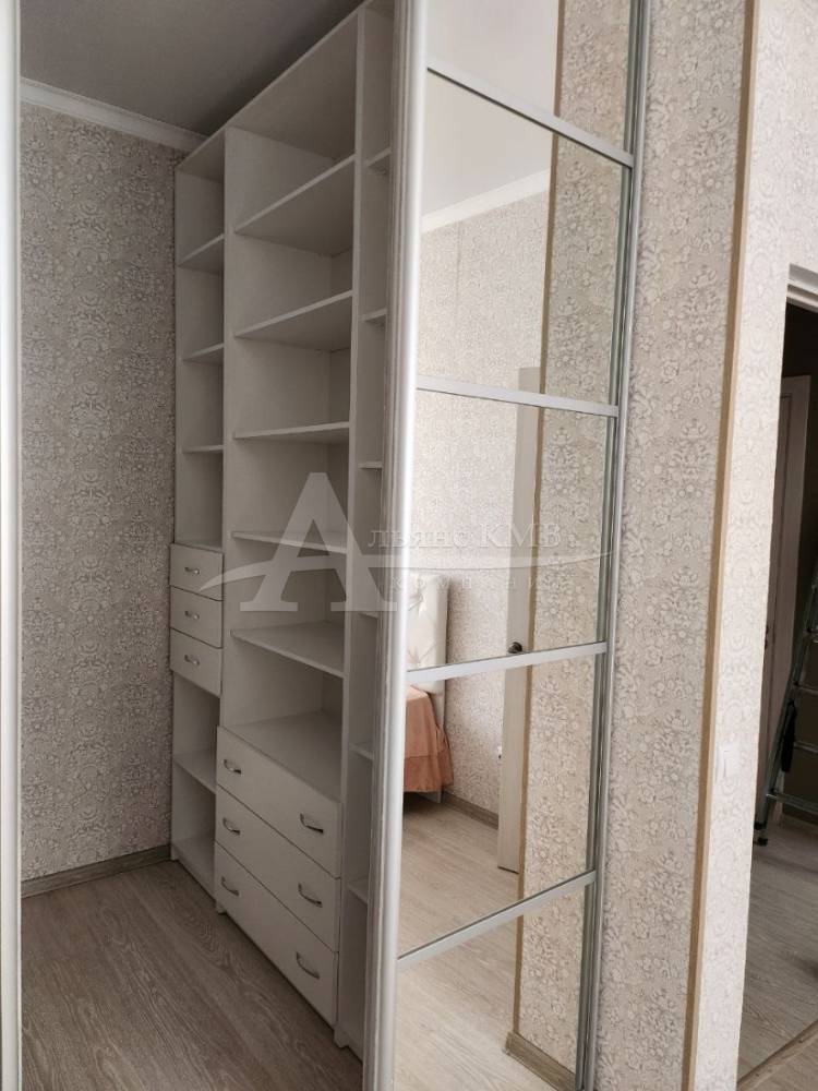 photo_5289763068894189526_y