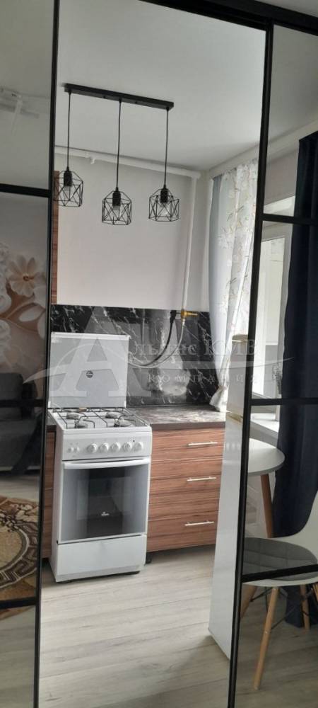 photo_5276037852359760091_y