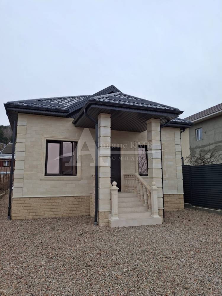 Ставропольский край, Кисловодск, Рябиновая ул.; Дом 98,10м² на участке 4 сот. 1/1 эт.