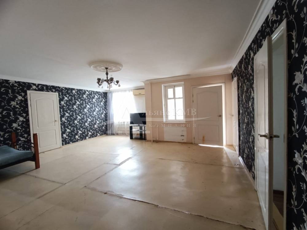 Ставропольский край, Зеленокумск, 50 лет Октября ул.; Квартира 105м² 1/4 эт.