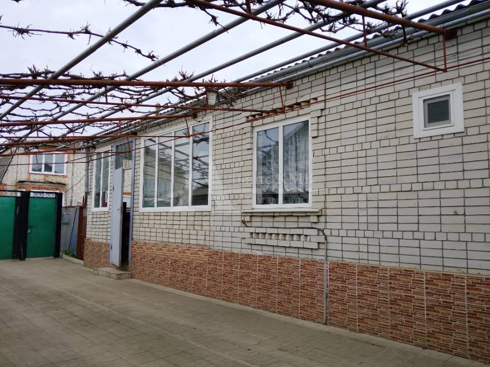 Ставропольский край, Георгиевск, Розовая ул.; Дом 112м² на участке 7 сот. 1 эт.